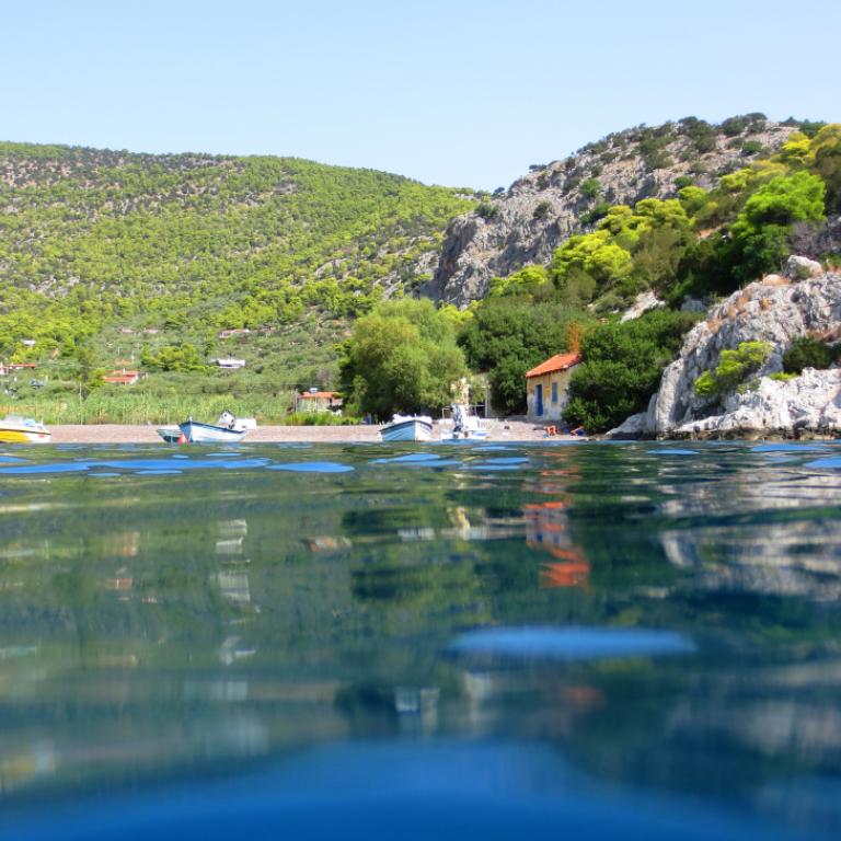 Η παραλία της Ψάθας