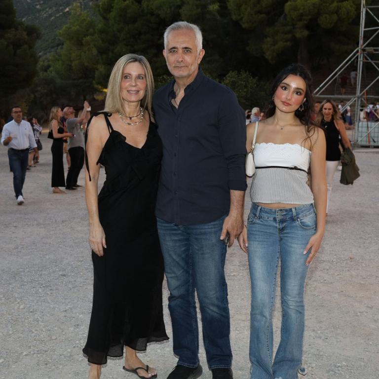 Σωκράτης Αλαφούζος με τη σύντροφό του, Λάουρα & την κόρη του, Μαρίλια/Φωτογραφία NDP 