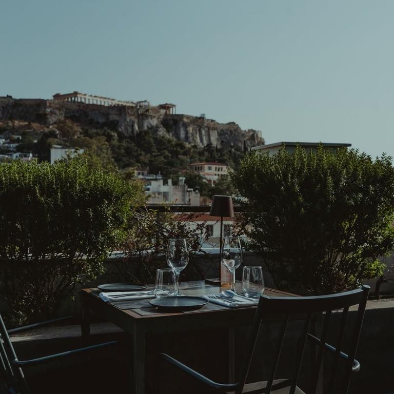 Δείπνο με μισελινάτο εστιατόριο με θέα την Ακρόπολη 