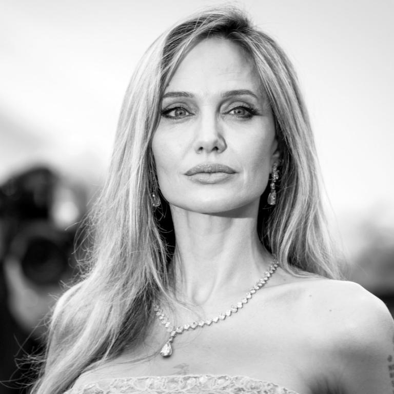 H Αντζελίνα Τζολί με eyeliner 