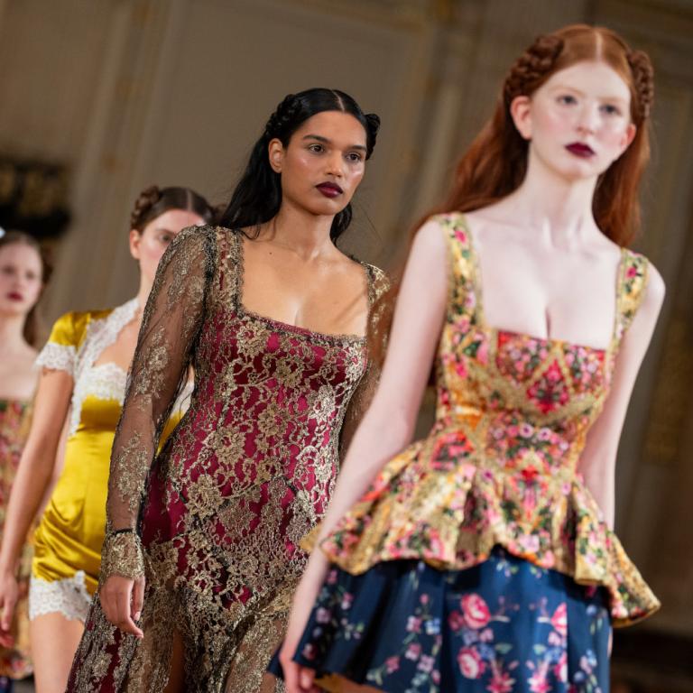 Annie’s Ibiza: Το πιο μαγικό κατάστημα της μόδας που επισκέπτονται οι σταρ απευθείας από τα γιοτ τους