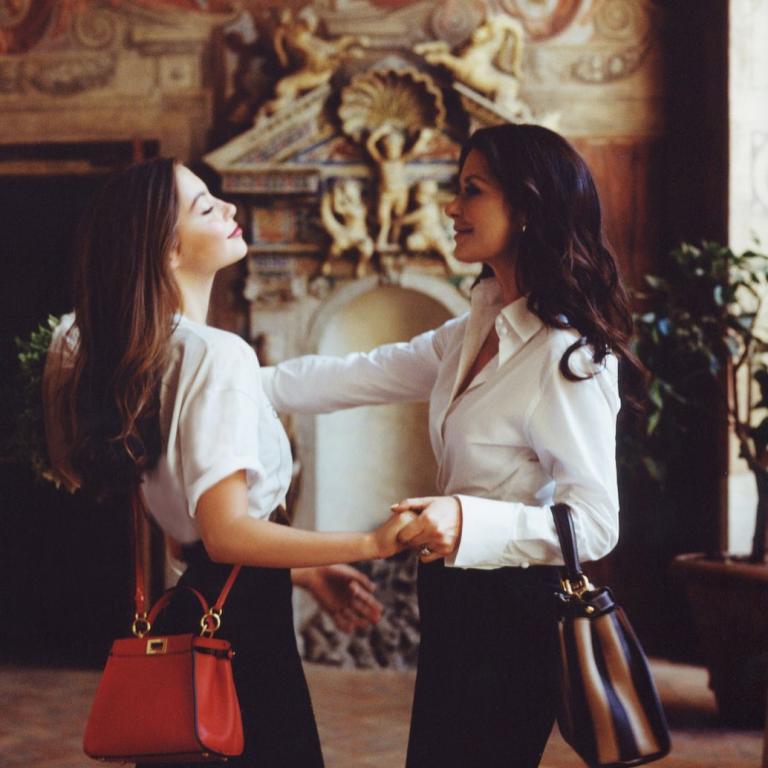 Η κόρη της Κάθριν Ζέτα Τζόουνς με μαγιό