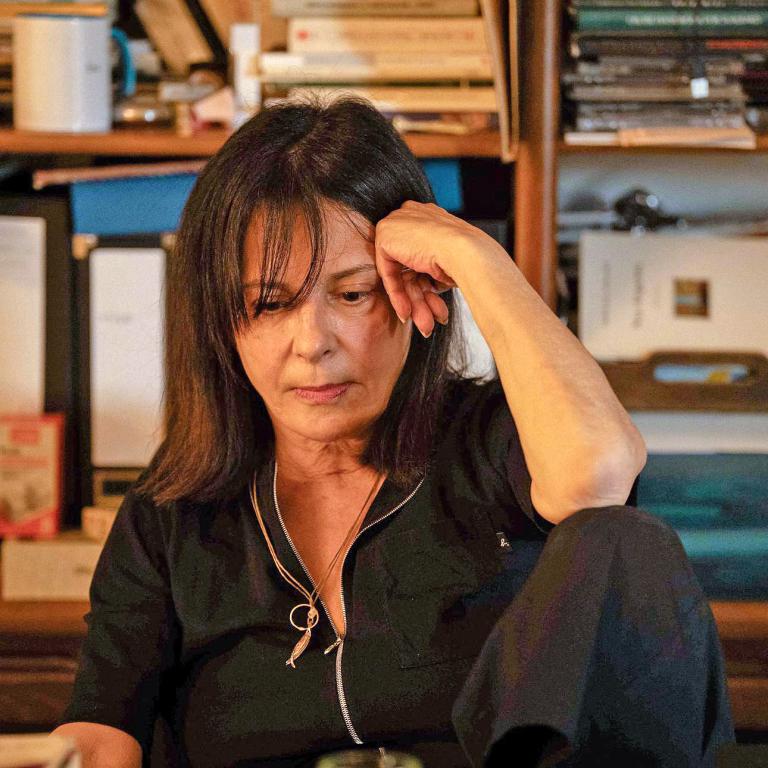 Έρση Σωτηροπούλου: «Γράφω για να διορθώσω το χάος του κόσμου»
