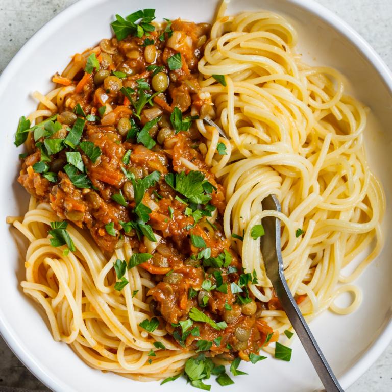 Σπαγγέτι και κοκκινιστές φακές / Φωτογραφία: Shutterstock