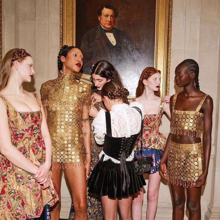 Fashion Month: Όλα όσα έρχονται σε Νέα Υόρκη, Λονδίνο, Μιλάνο και Παρίσι