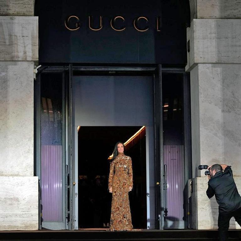 Η πρώτη συλλογή του Demna στον οίκο Gucci φέρνει κόκκινο χαλί και Hollywood glamour στο Μιλάνο