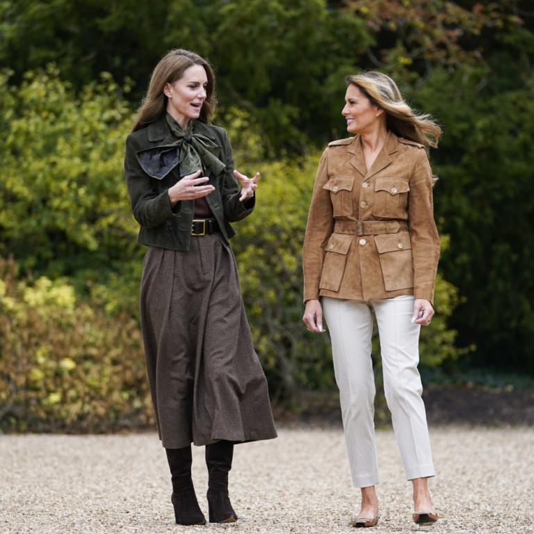 Από τη λάμψη του παλατιού στο casual chic: Η Κέιτ Μίντλετον με φθινοπωρινή φούστα Ralph Lauren μαζί με τη Μελάνια Τραμπ