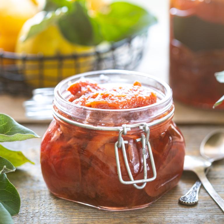 Γλυκό του κουταλιού κυδώνι / Φωτογραφία: Shutterstock