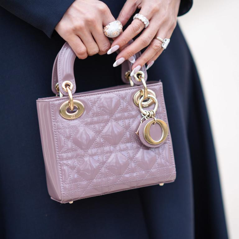  Τα 8 χρώματα νυχιών που θα κυριαρχήσουν αυτό το φθινόπωρο του 2025