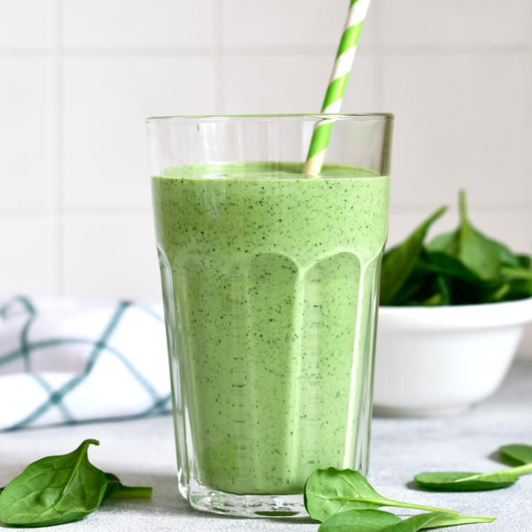 Smoothie με αγγούρι και σπανάκι / Φωτογραφία: Shutterstock