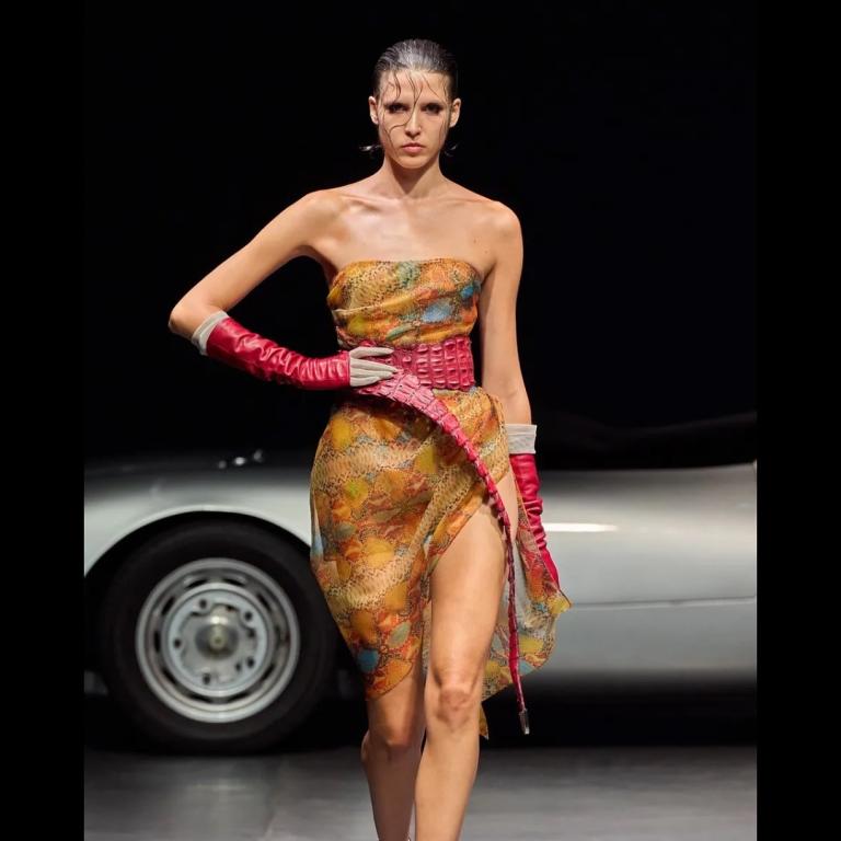 Wet-look: Φωτογραφία Instagram/LaQuan Smith / Designer