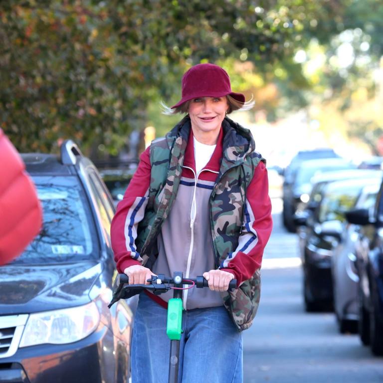 Η Κάμερον Ντίαζ με φαρδιά βερμούδα