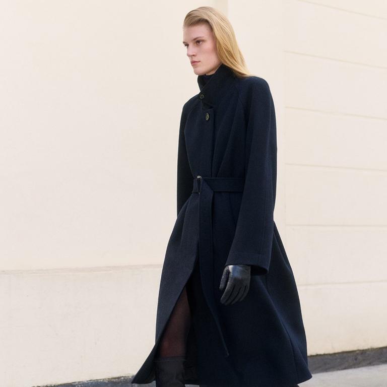 3 μαύρα παλτό από τα Cos που θα φορέσετε πρώτα φέτος -Η διαχρονική αξία στην ντουλάπα σας