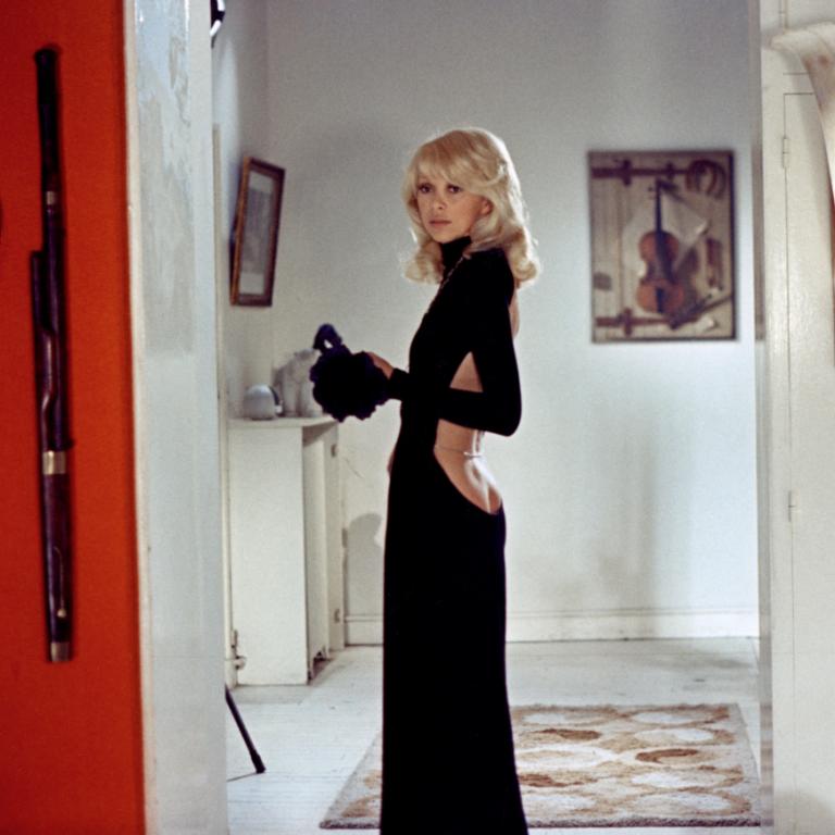  Η Mireille Darc κατά τη διάρκεια γυρισμάτων