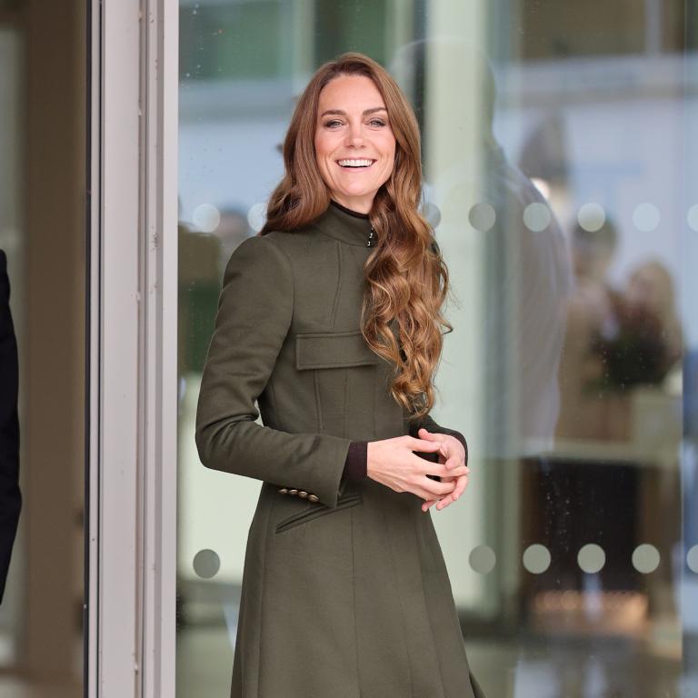 Γιατί οι royals προτιμούν μονοχρωματικά λουκ: «Ένας έξυπνος τρόπος να επικοινωνείς χωρίς λόγια» λένε ειδικοί