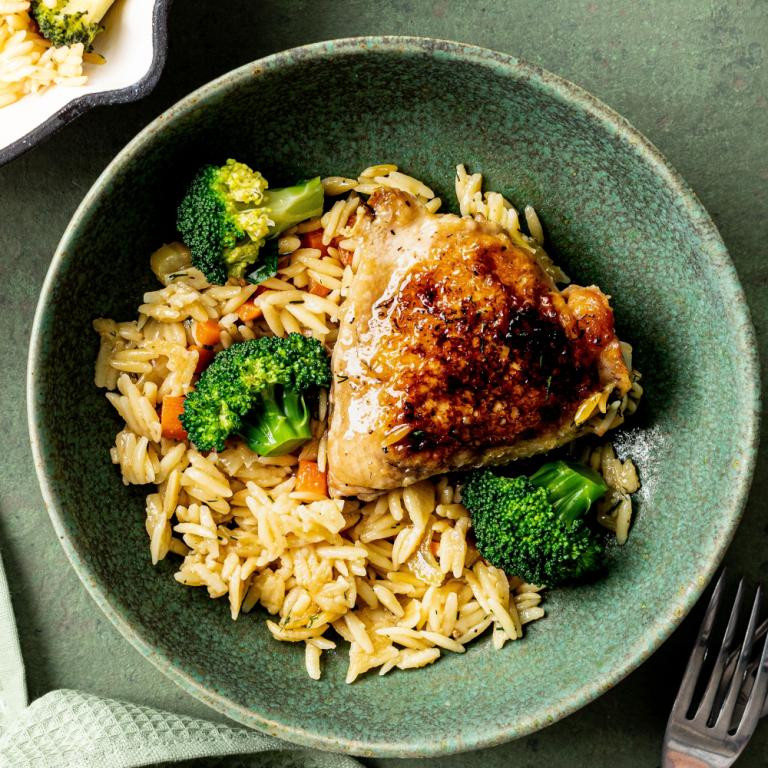 Λεμονάτο γιουβέτσι κοτόπουλο / Φωτογραφία: Shutterstock