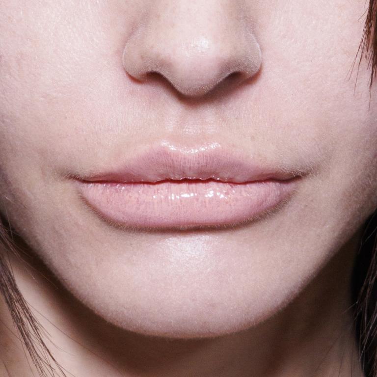Lips like Velvet: Πώς να έχετε ζουμερά χείλη χωρίς ενέσεις;