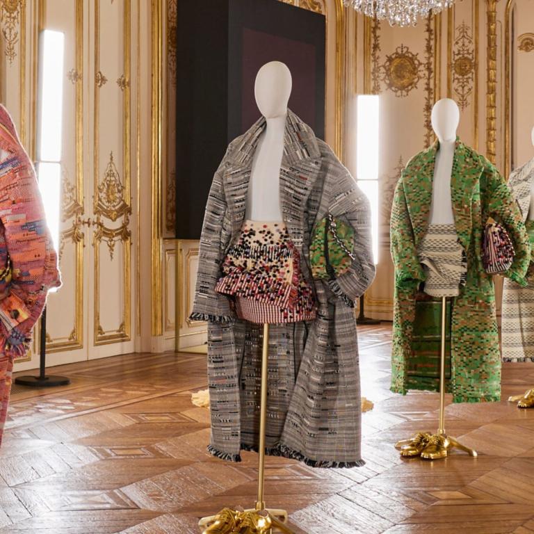 Η Loewe εμπνέεται από τους πρωτοπόρους του Μοντερνισμού για μια συλλογή - ύμνο στη γεωμετρία του στιλ