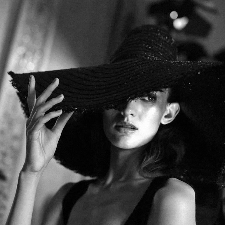 Το πιο μυστηριώδες άρωμα της σεζόν: Mυρίζει λάβδανο, κεχριμπάρι και πολυτέλεια