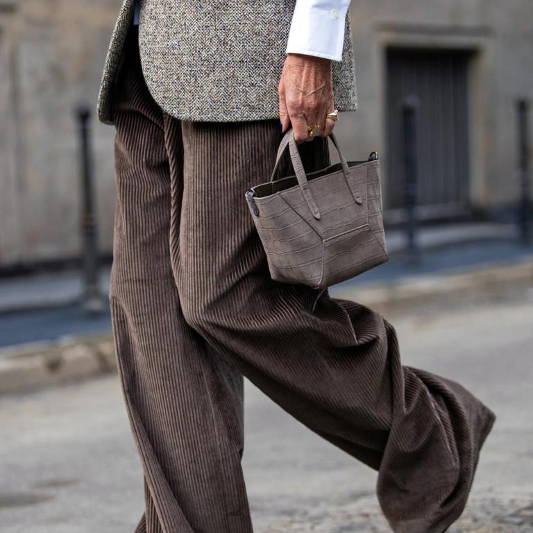 Αν αγοράσεις μόνο τρία παντελόνια φέτος, η style expert λέει να είναι αυτά