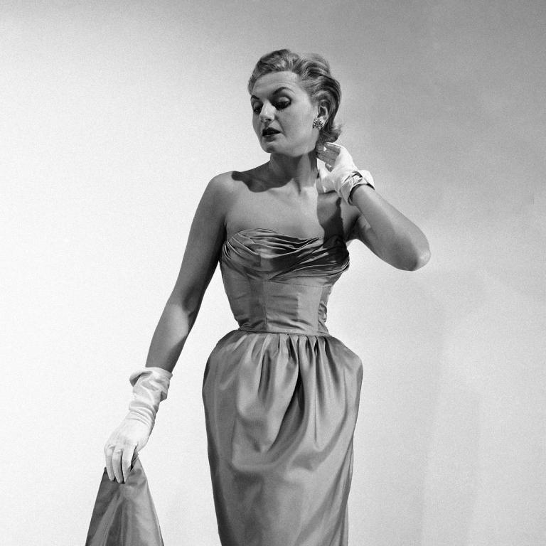 Φωτογράφιση του σχεδιαστή Philip Mangone του 1952