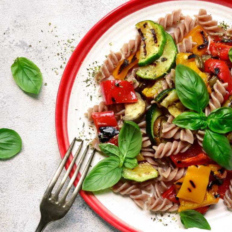 Βίδες ολικής με ψητά λαχανικά / Φωτογραφία: Shutterstock