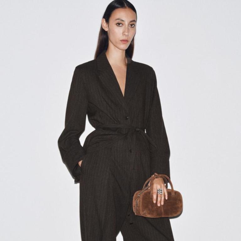 Μοντέλο με blazer 