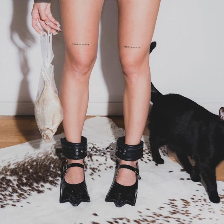 Ποιο είναι το brand πίσω από το άσχημο παπούτσι/Φωτογραφία: Instagram/Zmeika