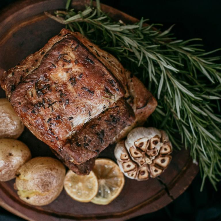 Αρνί με πατάτες / Φωτογραφία: Unsplash