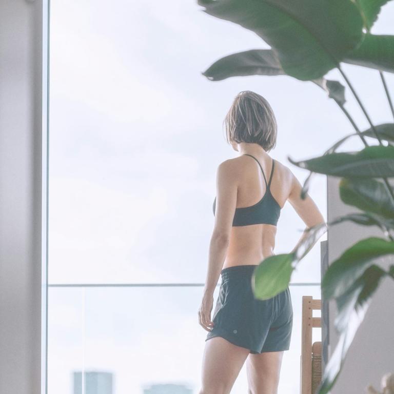 Απλή άσκηση αντικαθιστά τα 10.000 βήματα ημερησίως, λέει βιοχημικός -Και γίνεται χωρίς να βγεις από το σπίτι