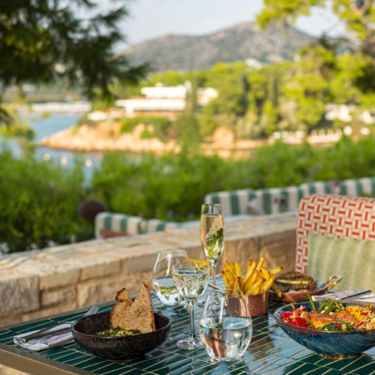 Brunch στο Beefbar δίπλα στη θάλασσα