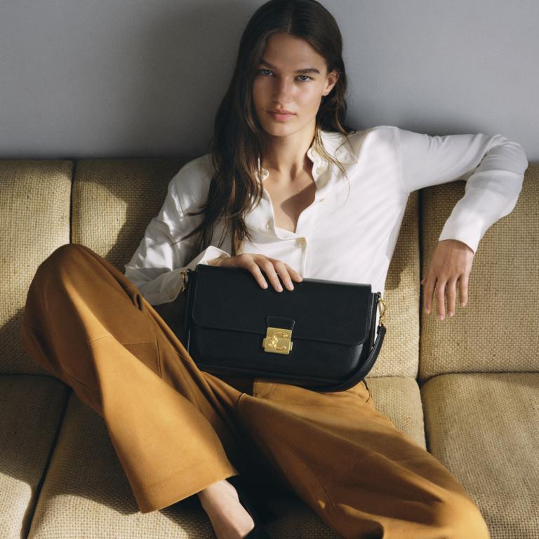 Οι τσάντες που θα κρατήσουμε την άνοιξη: Η Coccinelle αποκαλύπτει τη νέα σειρά C-ME Lock