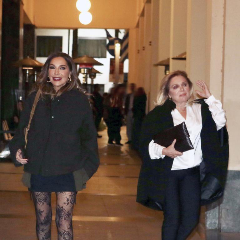 Δέσποινα Βανδή και Μαρία Καβογιάννη στο θέατρο