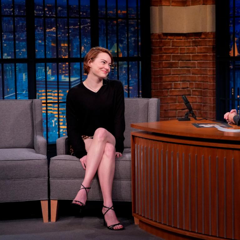 Η Έμμα Στόουν στην εκπομπή του Σεθ Μέγιερς