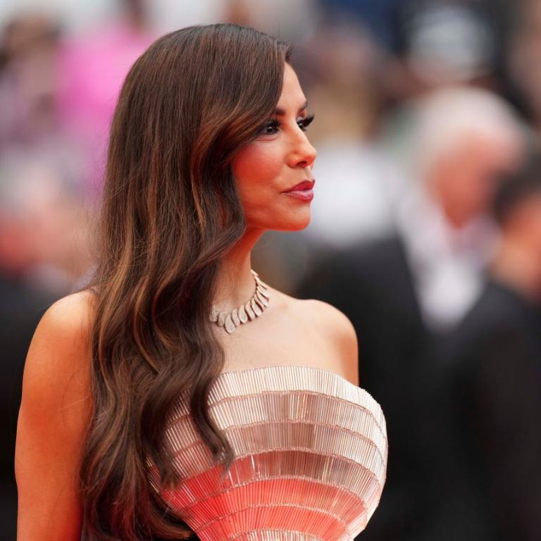 Η Εύα Λονγκόρια έκοψε τα μαλλιά της