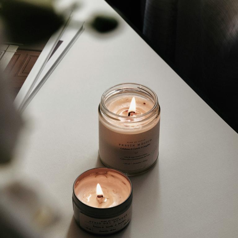 Κεριά στο ψυγείο/Φωτογραφία Unsplash 