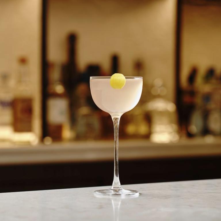 Ποτό στο lobby του King George