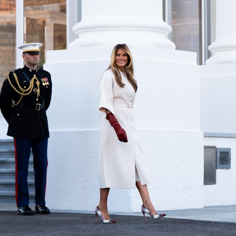 Η Μελάνια Τραμπ υποδέχθηκε το χριστουγεννιάτικο δέντρο/Φωτογραφία AP 