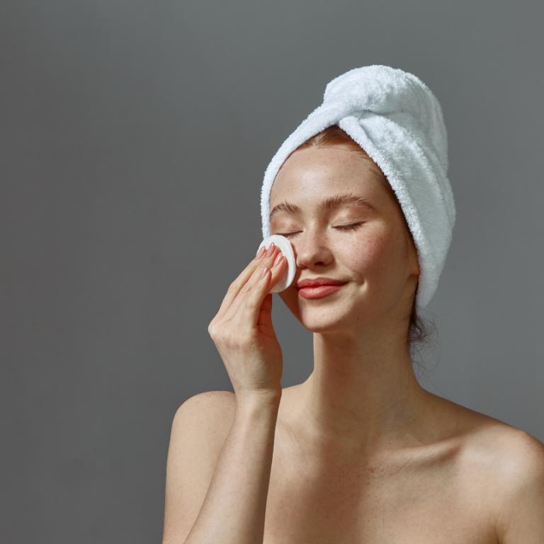 Κοπέλα που ξεβάφεται 