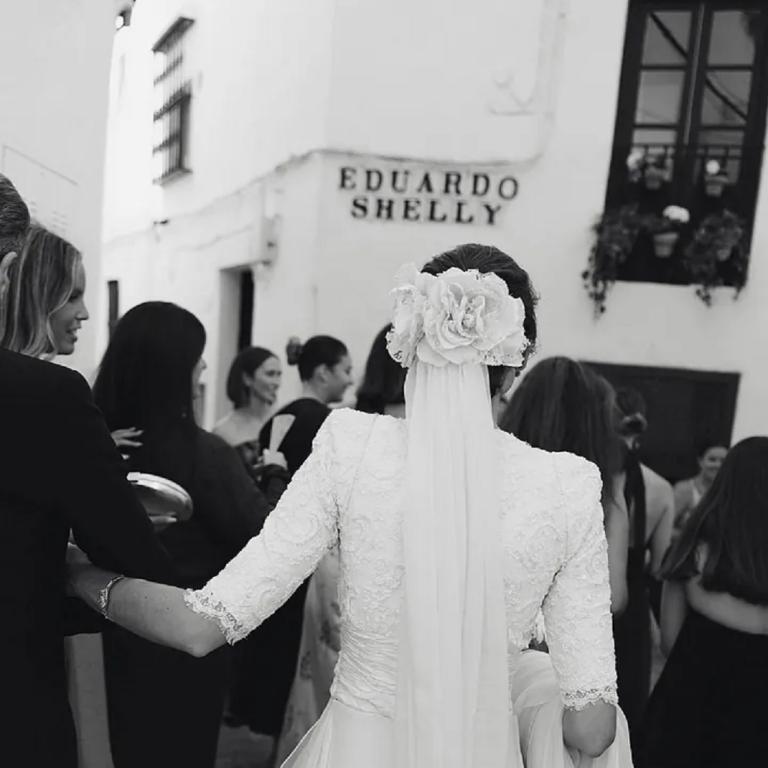 Νύφη με λουλούδι στα μαλλιά/Φωτογραφία Delirio mediante