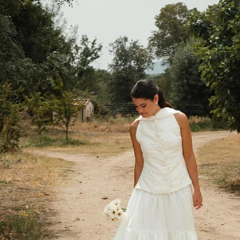 Νύφη με γιλέκο/Φωτογραφία: @minnafotografia