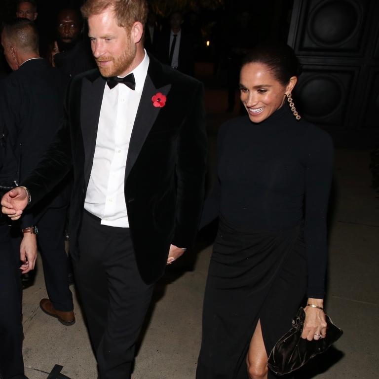 Γιατί οι Βρετανοί φορούν όλοι παπαρούνες στο πέτο αυτή την εποχή;