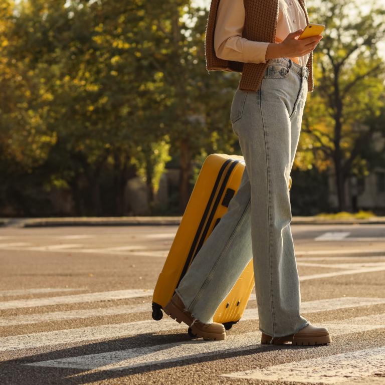 Η βαλίτσα του φθινοπώρου: Τα must-have κομμάτια για ένα ταξίδι 2-3 ημερών, σύμφωνα με τη style expert