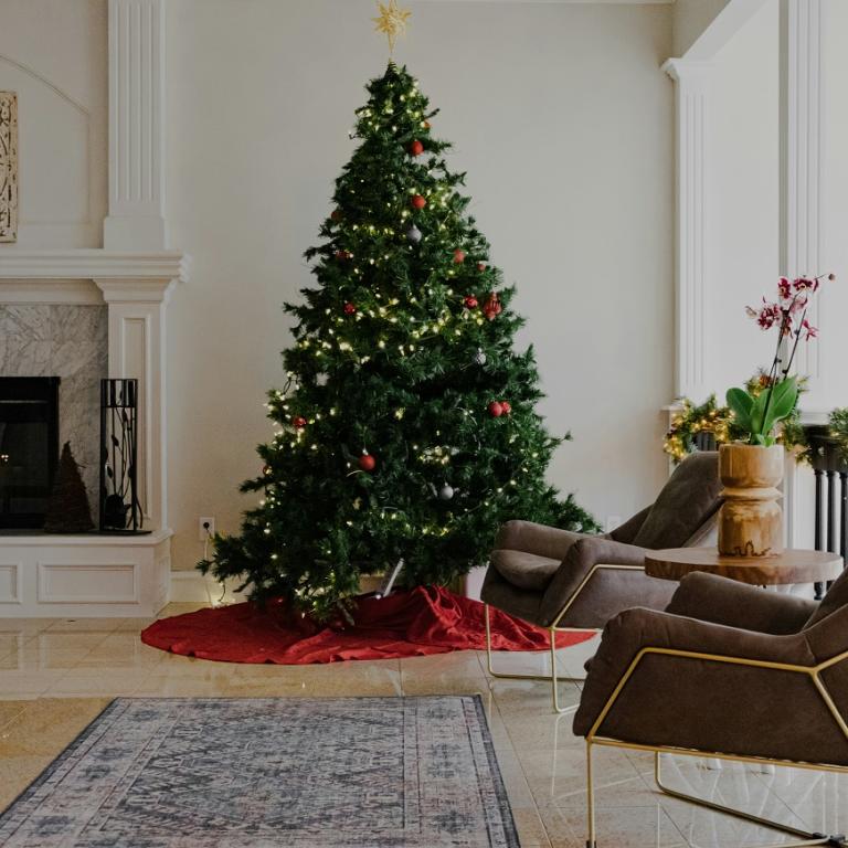 Στολισμός χριστουγεννιάτικου δέντρου/Φωτογραφία Unsplash 