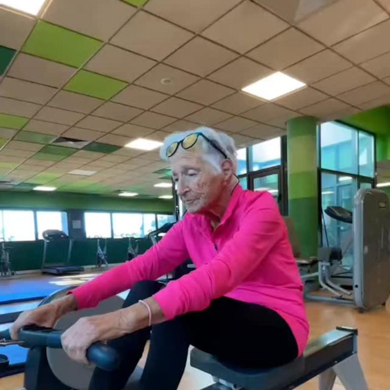 Η 101χρονη Inaxi στο γυμναστήριο