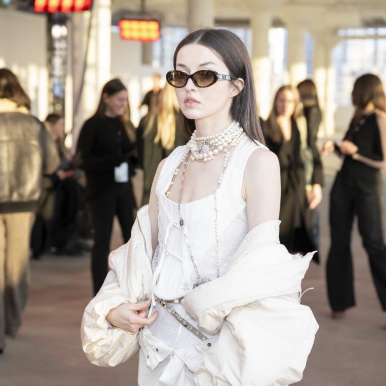 Yulia Fomenko: Η shapeshifter της μόδας που μετατρέπει το Instagram σε σκηνή φαντασίας