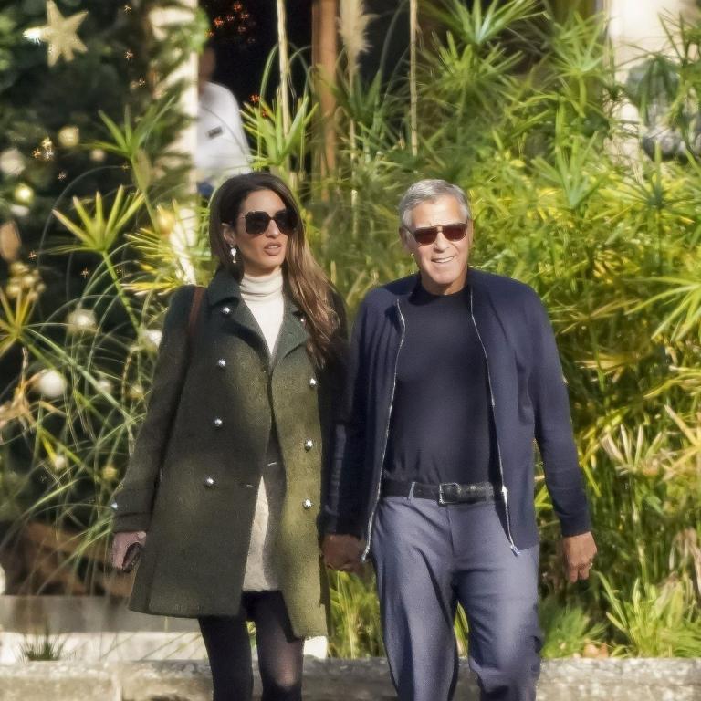 Η Αμάλ και ο Τζορτζ Κλούνεϊ στη βόλτα τους στη Νότια Γαλλία