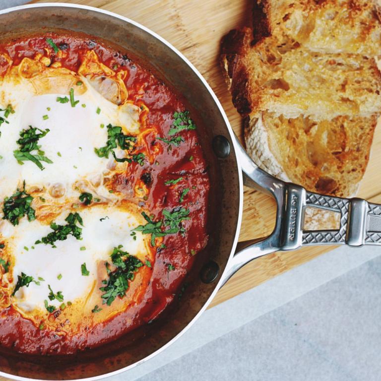 Αυγά μάτια με ντομάτα / Φωτογραφία: Unsplash