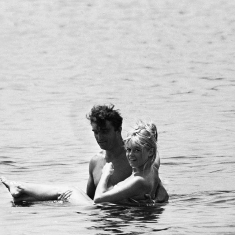 Η Μπριζίτ Μπαρντό στη θάλασσα