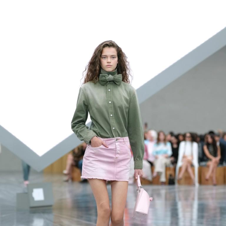 Το μακιγιάζ στο ντεμπούτο του Jonathan Anderson στον Dior μάς προτείνει το απόλυτο beauty refresh για το 2026